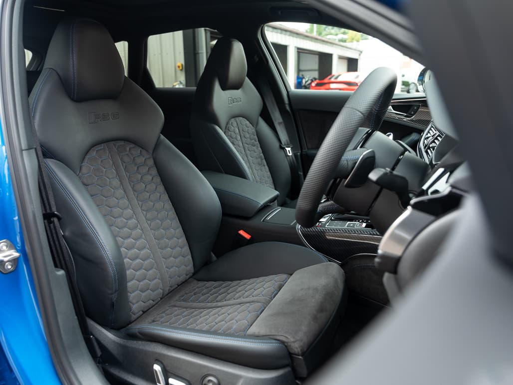 Audi RS6 Avant - Interior showing black seats